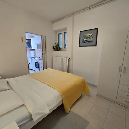 Ella Apartment *