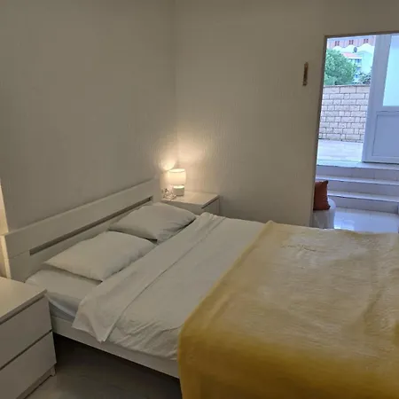 Ella Apartment Banjol