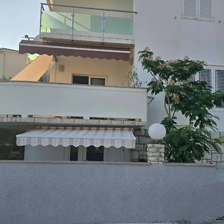 Apartment Ella Banjol