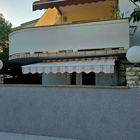 Ella Apartment Banjol